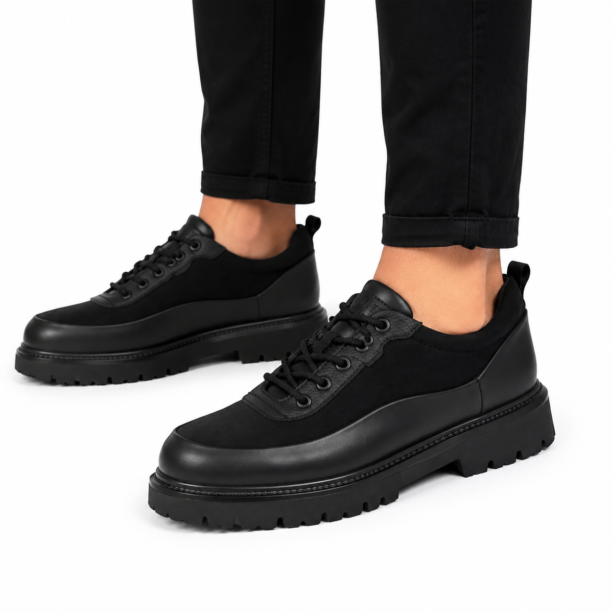 Qara Premium Kişi Sneaker – Platformalı, Rahat və Modern Dizaynlı Ayaqqabı
