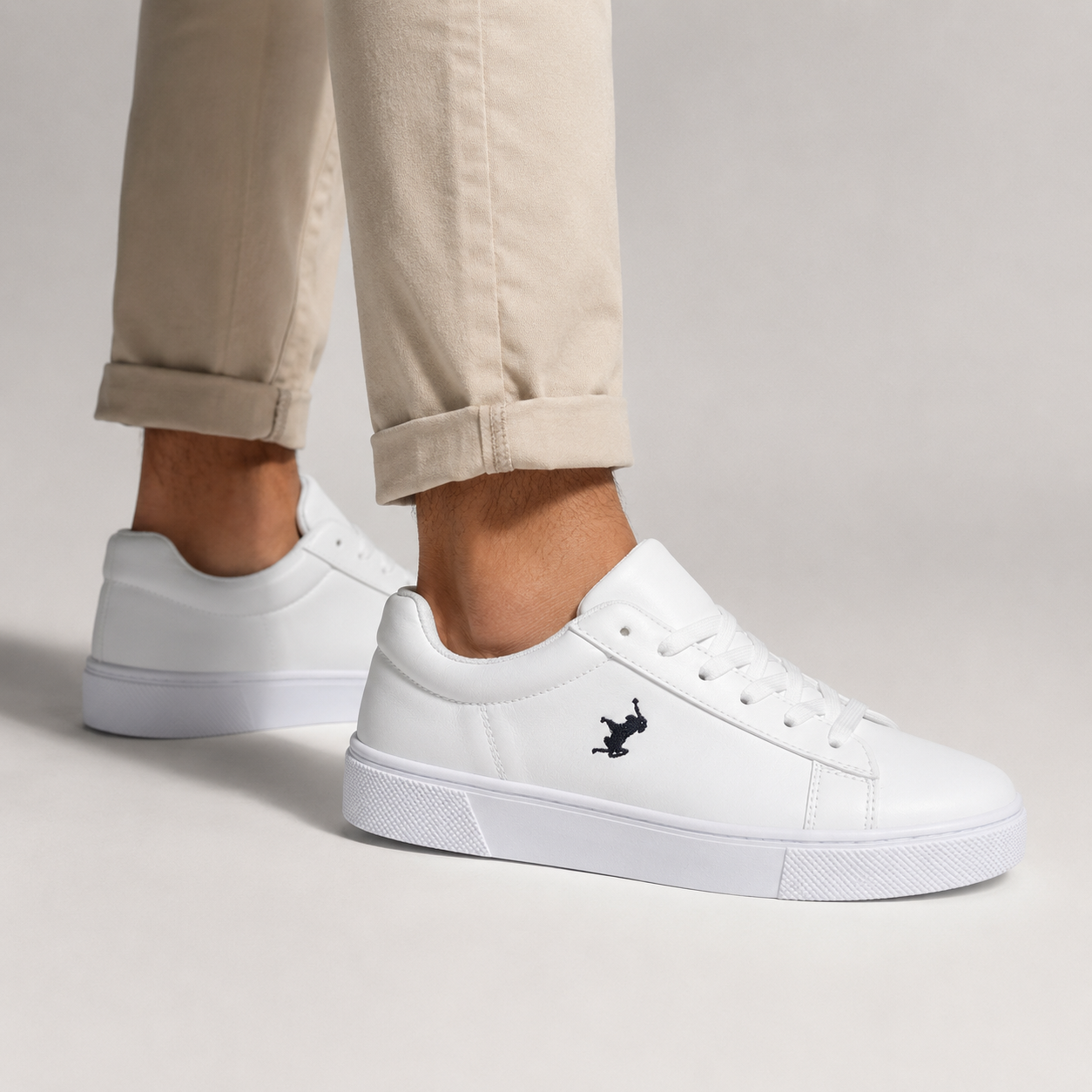 Kişi üçün ağ sneaker ayaqqabı
