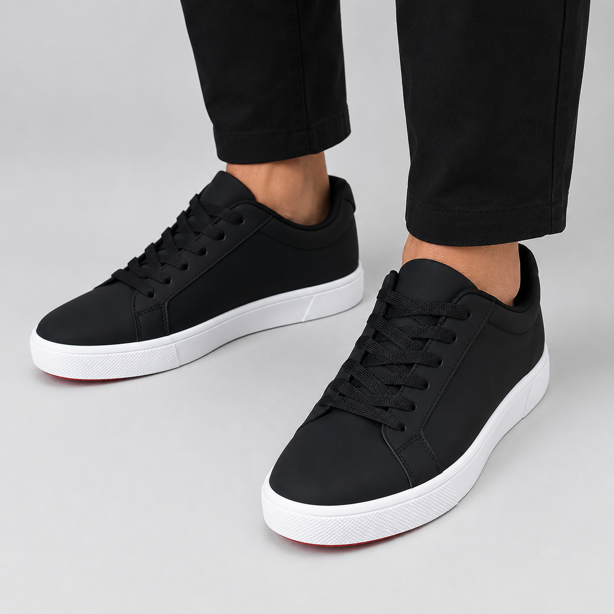 Kişi üçün qara ağ altlıqlı gündəlik sneaker ayaqqabı