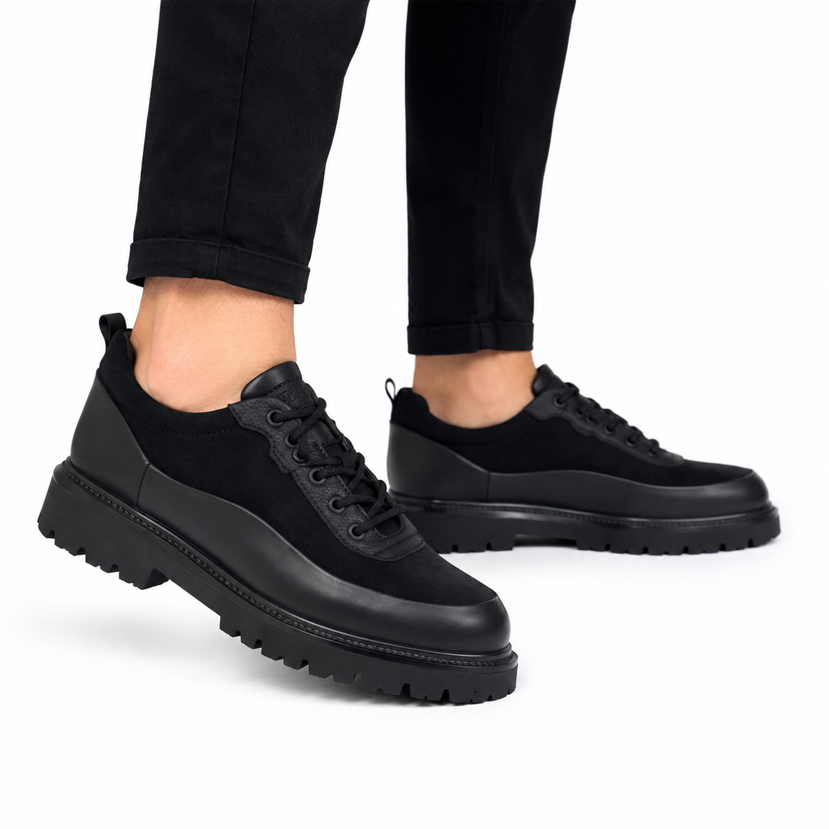 Qara Premium Kişi Sneaker – Platformalı, Rahat və Modern Dizaynlı Ayaqqabı