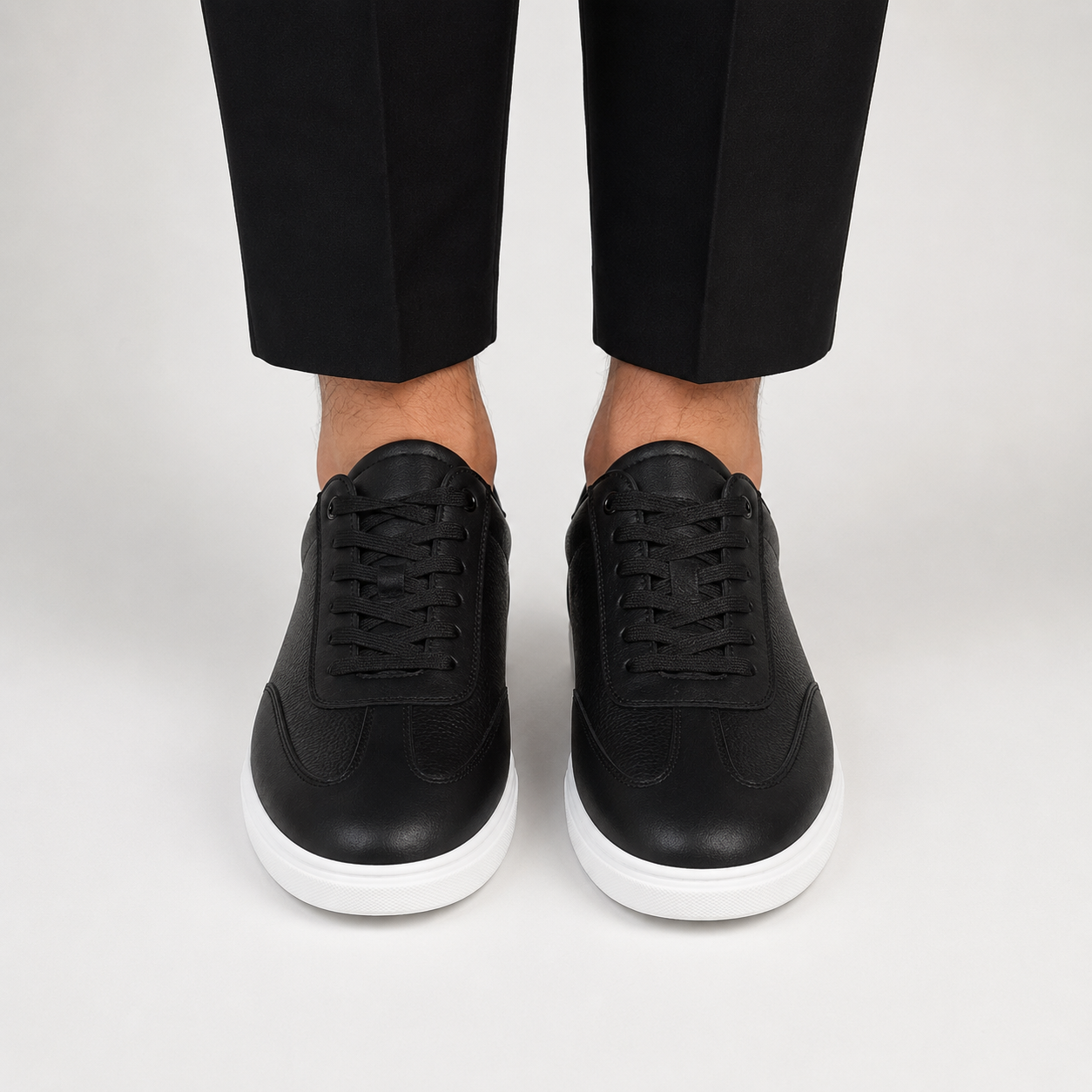 Kişi üçün qara dəri ağ altlıqlı gündəlik sneaker ayaqqabı