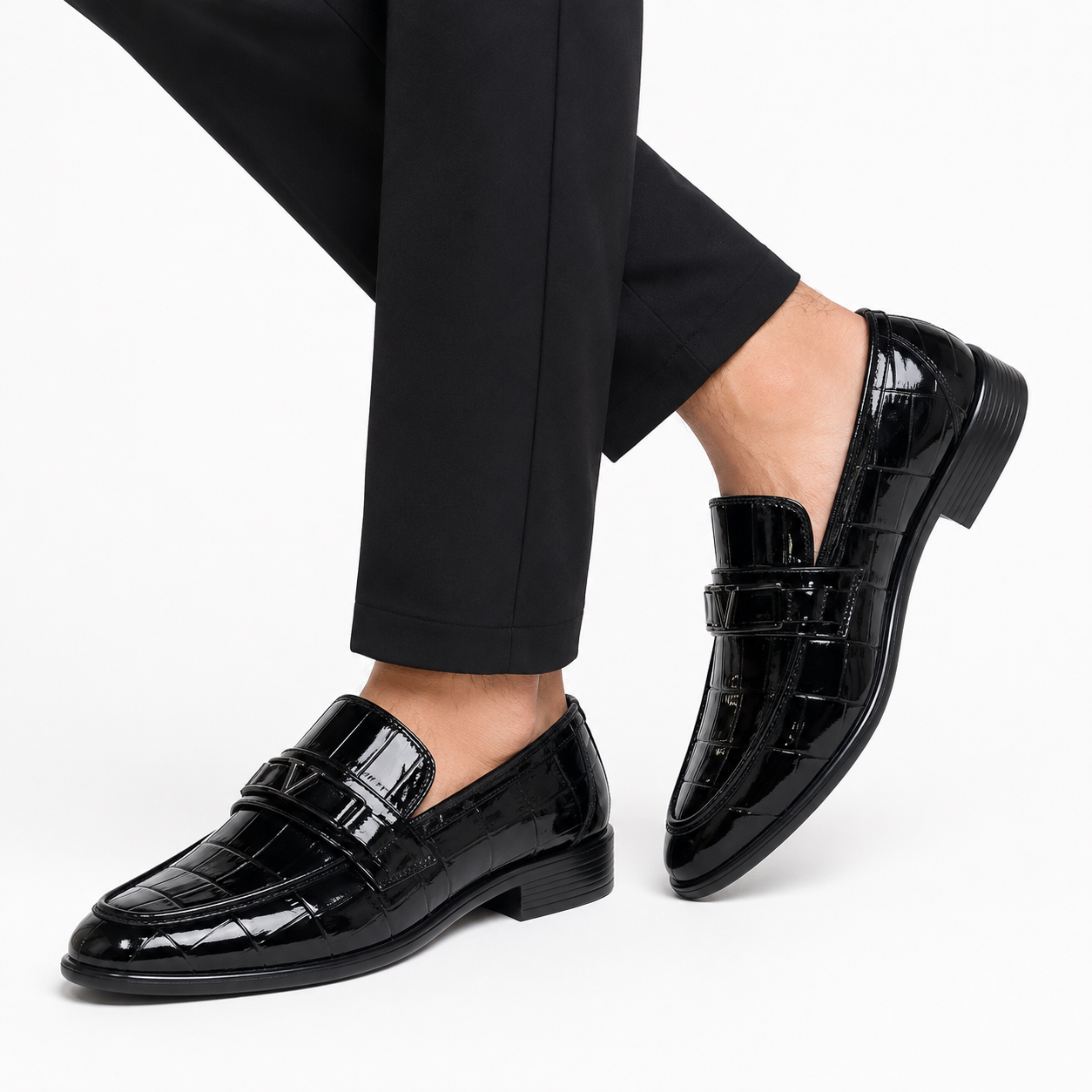 Kişi üçün Qara Laklı Loafer – Naxışlı və Metal Detallı Klassik Model