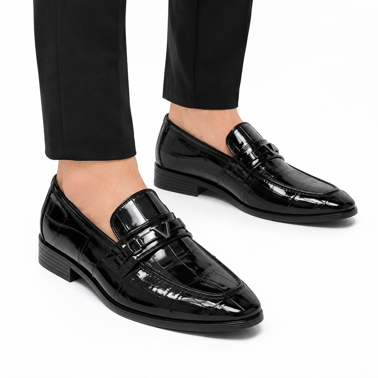 Kişi üçün Qara Laklı Loafer – Naxışlı və Metal Detallı Klassik Model