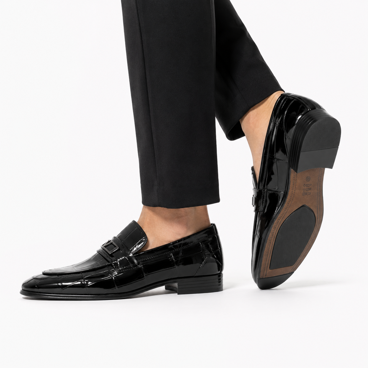Kişi üçün Qara Laklı Loafer – Naxışlı və Metal Detallı Klassik Model