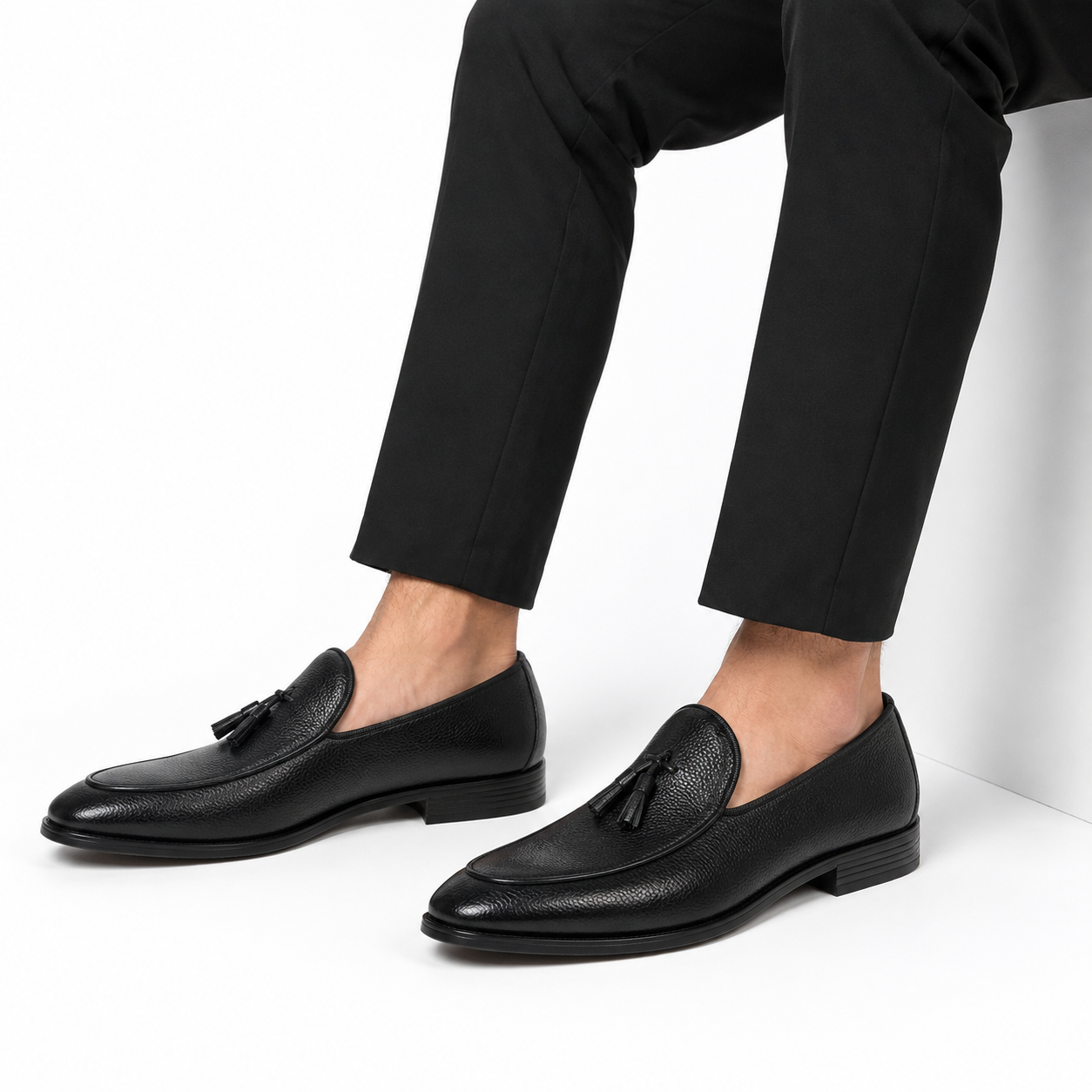 Kişi üçün Qara Dəri Loafer – Saçaq Detallı Klassik Model