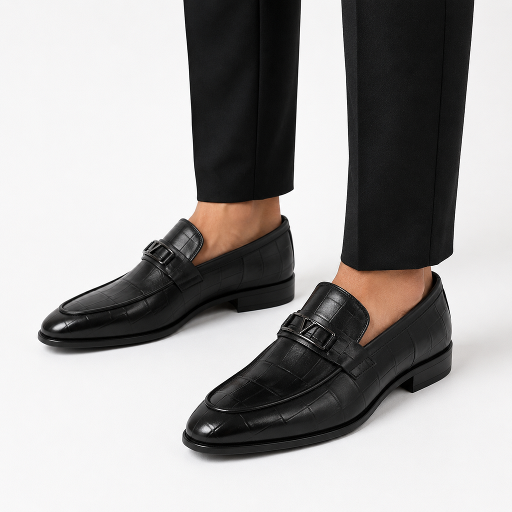 Kişi üçün Qara Dəri Loafer – Naxışlı Metal Detallı Model
