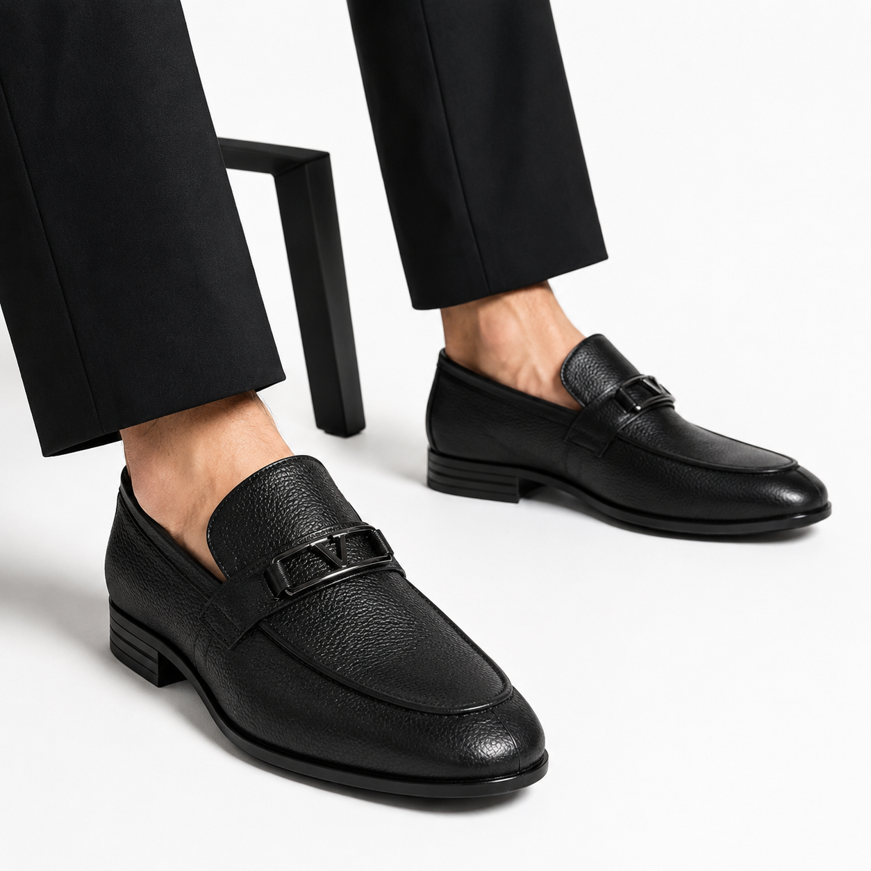 Kişi üçün Qara Dəri Loafer – Metal Detallı Klassik Model