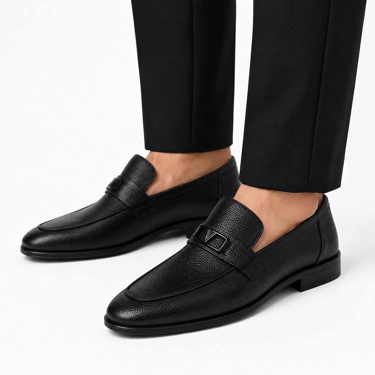 Kişi üçün Qara Dəri Loafer – Metal Detallı Klassik Model