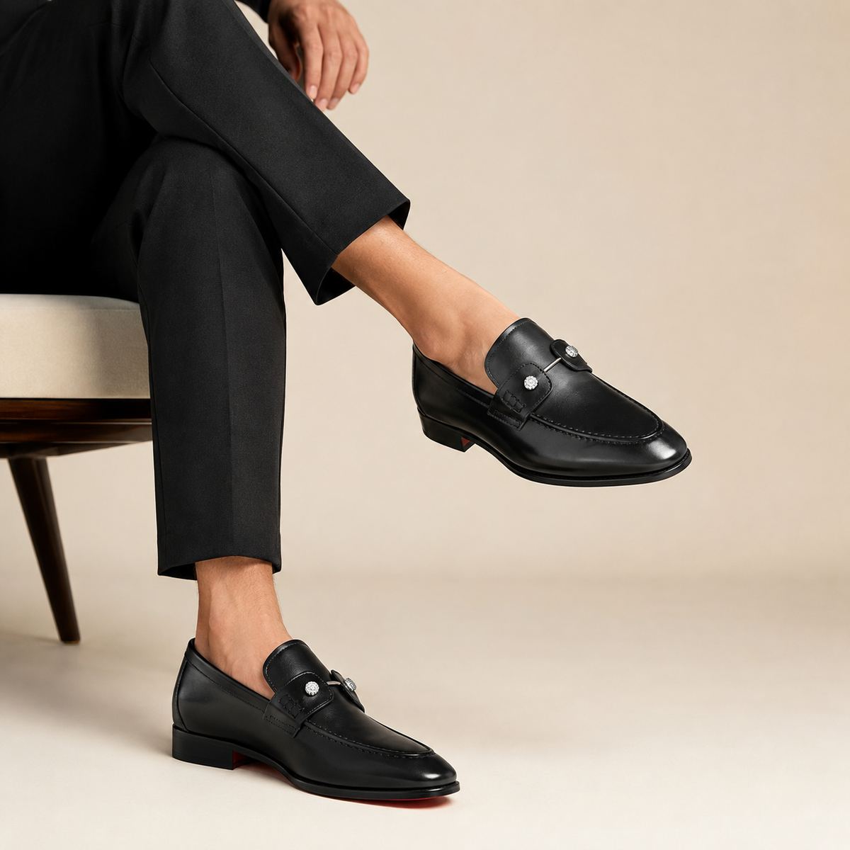 Kişi üçün Premium Qara Dəri Loafer Ayaqqabı – Kristal Detallı Elegant Model